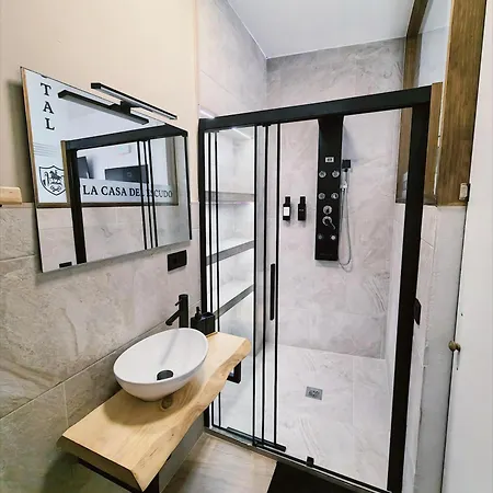 La Casa Del Escudo 3*